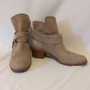 Ugg elora grey suede heeled ankle bootie straps